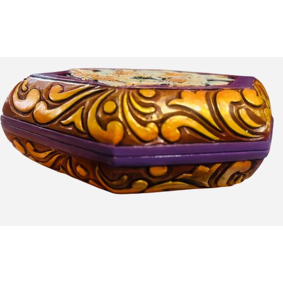 Jim Shore Heartwood Creek Angel Nativity Swivel Box 4.75” L x 3.5” W x 1.25 H - Picture 5 of 5